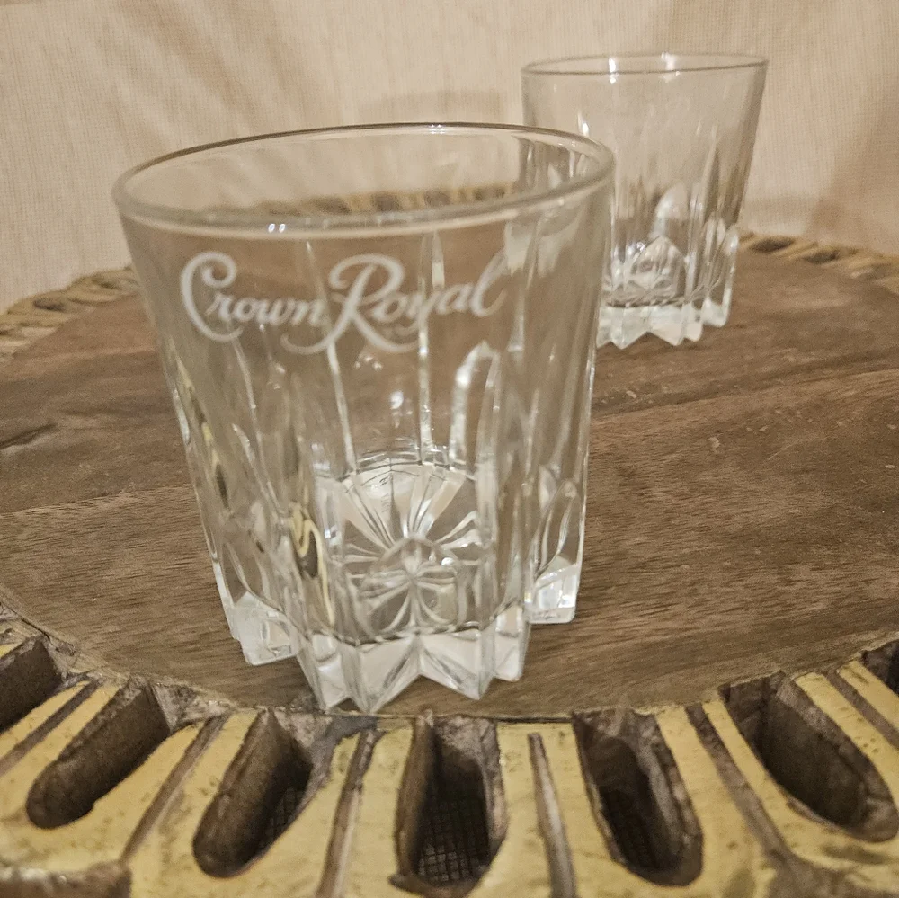 Crown Royal Italian star crystal tumblers set of 2. Like new. Crown Whiskey logo - Picture 9 of 13